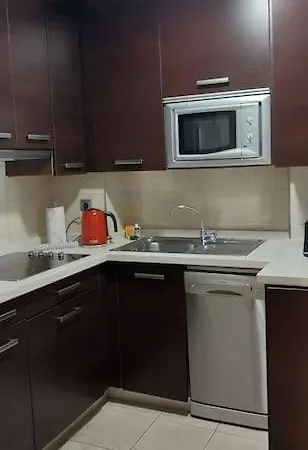 Elegante Alojamiento Con Piscina A 200 M Del Mar. Бенальмадена
