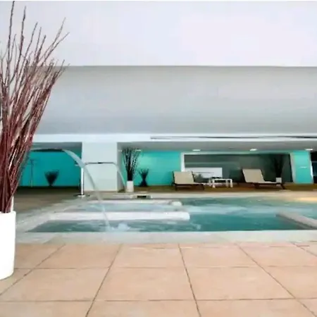 Elegante Alojamiento Con Piscina A 200 M Del Mar. Апартаменты Бенальмадена